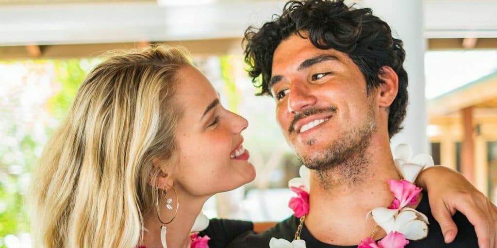 Bomba! Gabriel Medina e Yasmin Brunet se casam em segredo durante viagem ao Havaí e tudo é exposto