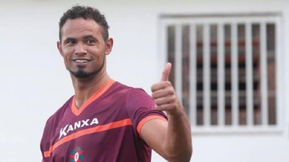 Goleiro Bruno foge com fortuna arrecadada online e não paga divida de pensão - Reprodução/Instagram