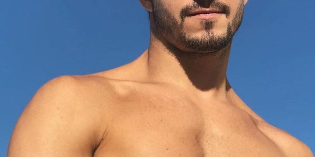 Ator, galã da Globo, sai do armário, se assume gay, cai no choro e expõe medo: "grandes traumas"