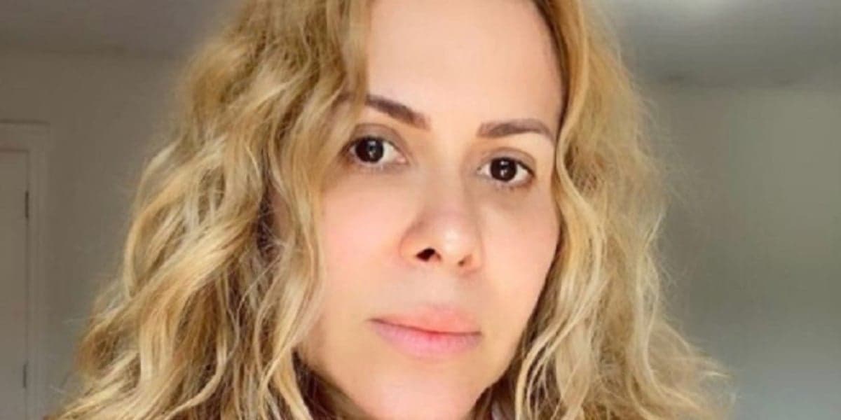 Cantora lamentou morte de amigo por complicações da covid-19 (Foto: Reprodução)