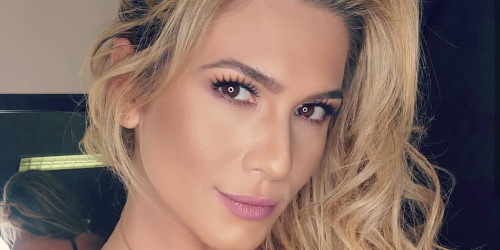 Lívia Andrade faz nota de repúdio por sofrer condenação pública e se defende: "Nunca fui amante"