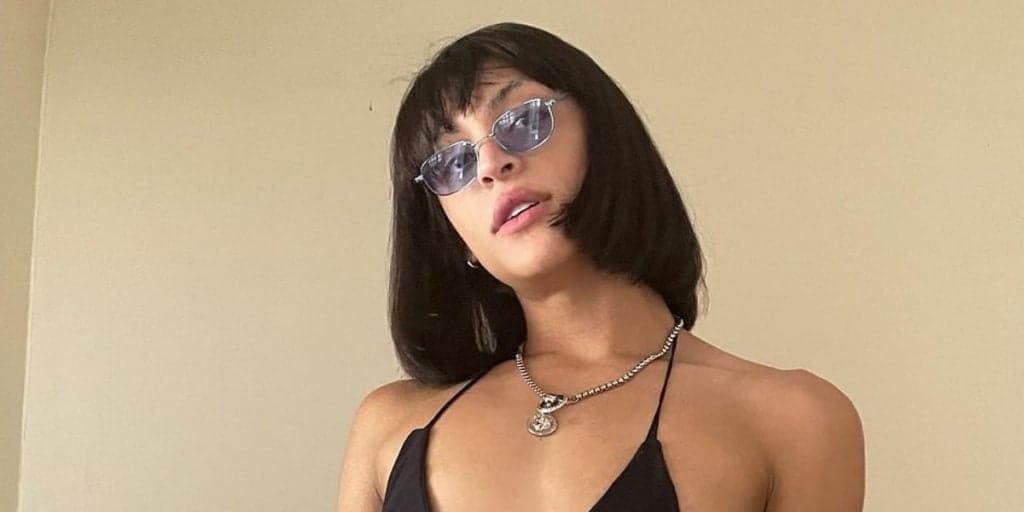Pabllo Vittar posa de fio dental super cavado e mostra boa forma