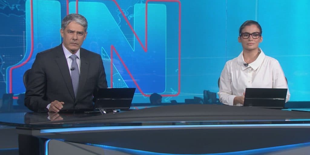 Renata Vasconcellos interrompe anúncio de Bonner na bancada do JN e rebate ao vivo