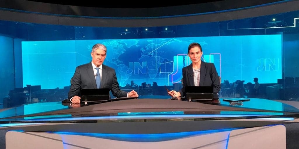 Renata Vasconcellos, após ser cortada por Bonner ao vivo, se pronuncia ao público e dá resposta: “Muito trabalho”