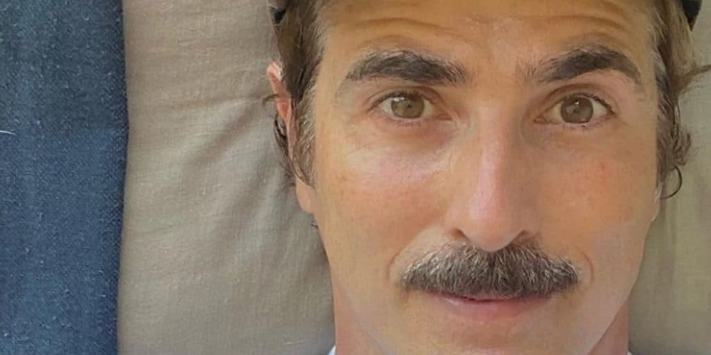 Transformado! Reynaldo Gianecchini adota novo visual, é comparado com famosos e sofre com piadas