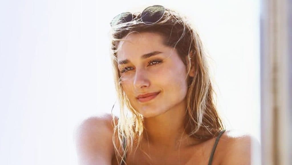 Sasha Meneghel, após assumir relação com mulher, tem vídeo com pernas arreganhadas exposto: "Meu Deus"