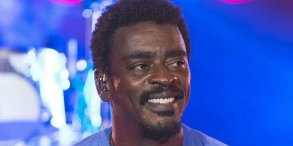 Seu Jorge radicaliza, surge completamente ruivo e fica irreconhecível; Veja como ficou