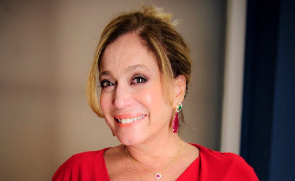 Susana Vieira se mete no casamento de Michel Teló, expõe situação em camarote e esculacha Thais Fersoza: "Caretinha"