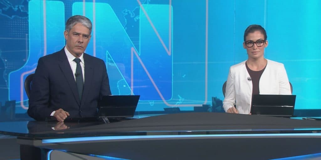 William Bonner erra durante Jornal Nacional e internautas comentam