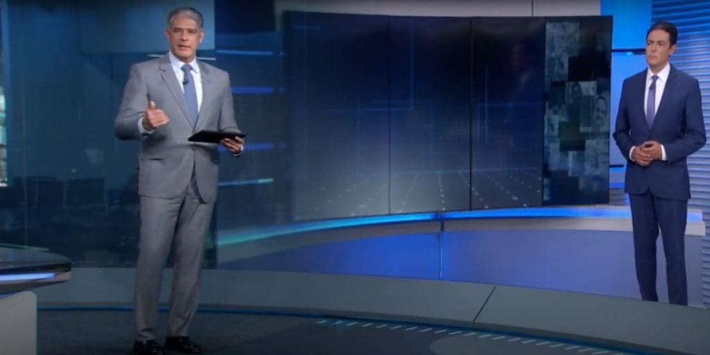 William Bonner se levanta da bancada e explode com desabafo ao Brasil no horário nobre: “Loucos e irresponsáveis”