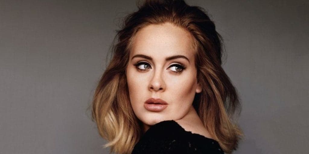 Livre, leve e solta! Adele, após dois anos separada, conclui divórcio e novo amor entra na jogada