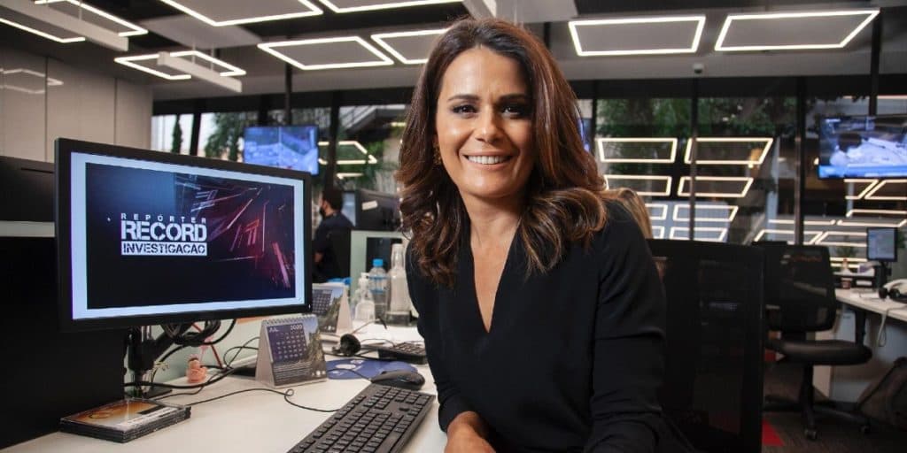 Adriana Araújo, posta para fora da Record, dá basta em demissão, tem misericórdia da Globo e assume: "Nunca fiz"