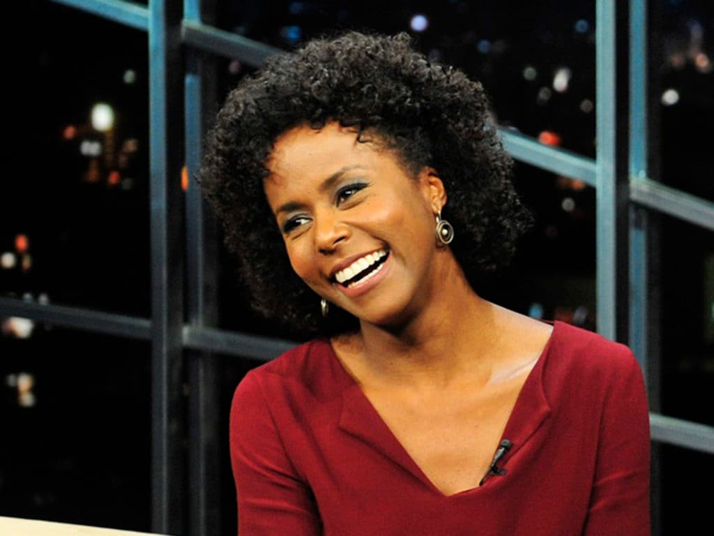 Maju Coutinho faz história no jornalismo, transmite competência e seriedade com show de maestria na TV