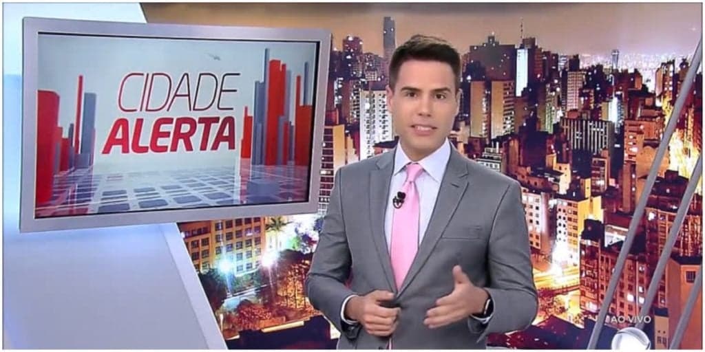 Luiz Bacci para programa ao vivo, se revolta com crime terrível e faz revelação estarrecedora: "Mistério"