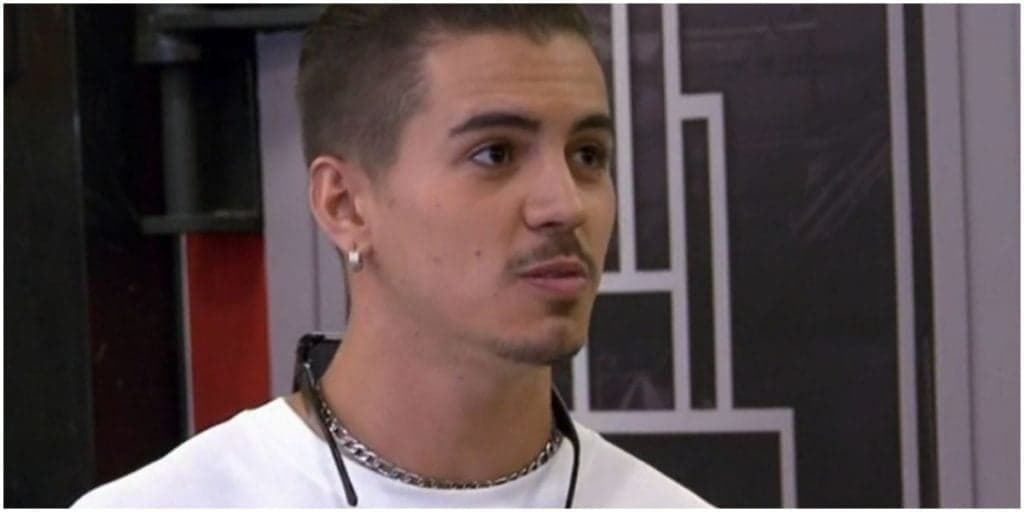 Biel participa do programa Hora do Faro e fala sobre polêmicas da carreira