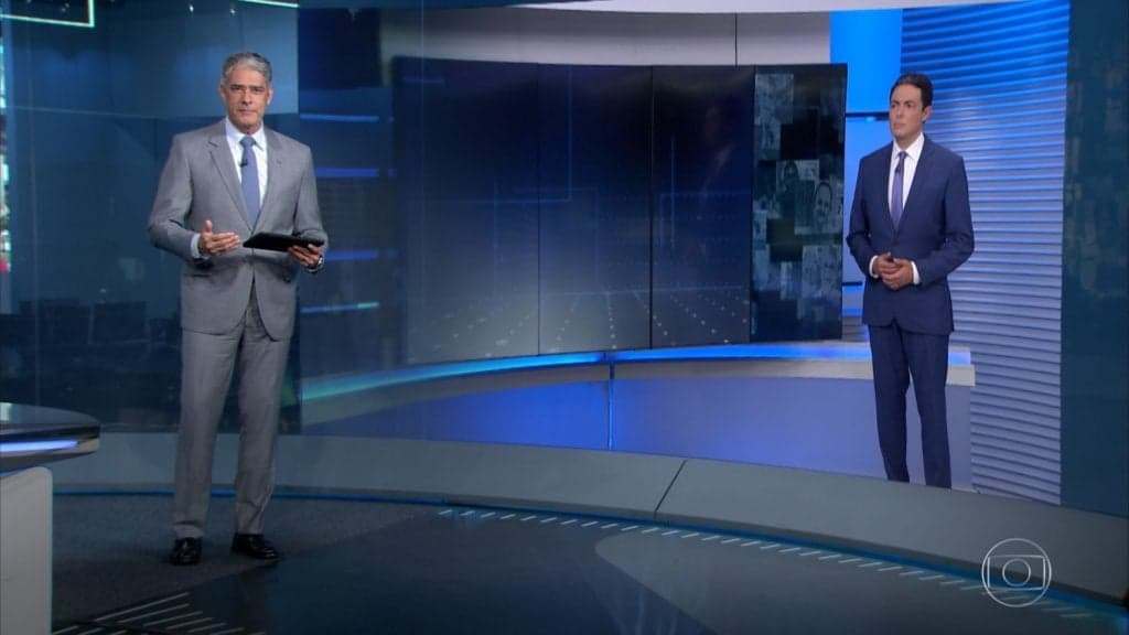 William Bonner se revolta, fica em pé no Jornal Nacional e faz desabafo estarrecedor: "Loucos"