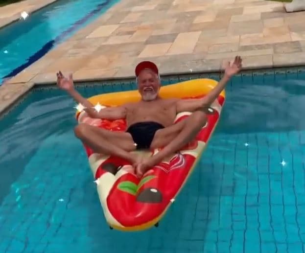 Carlos Alberto em dia de piscina (Foto: Reprodução/Instagram)