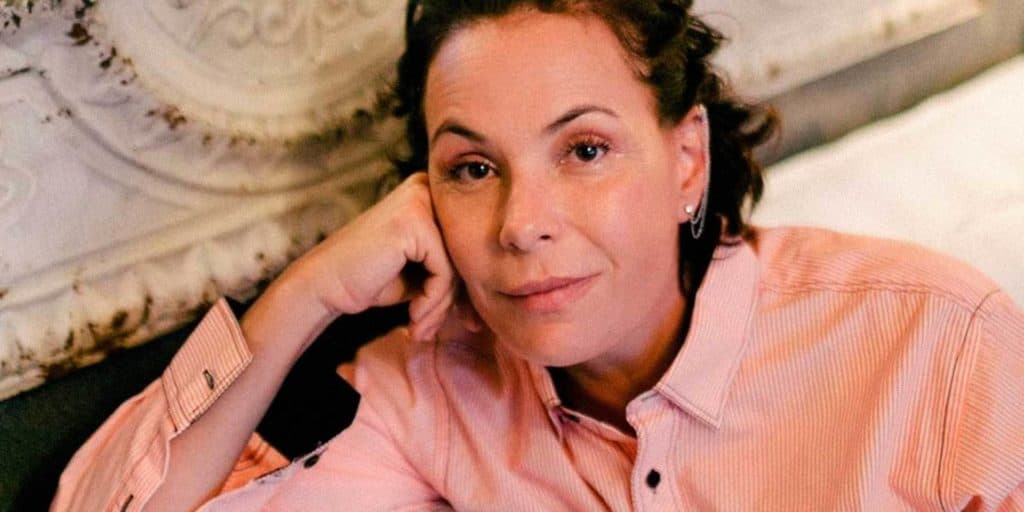 Carolina Ferraz, após ser afastada da Record, é pega em casa quebrando móveis com marreta: "Extravasar a raiva"