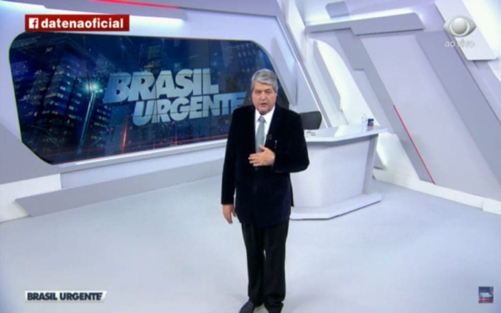 Datena para programa às pressas, chama repórter e dá notícia que o Brasil jamais poderia imaginar: "É urgente"
