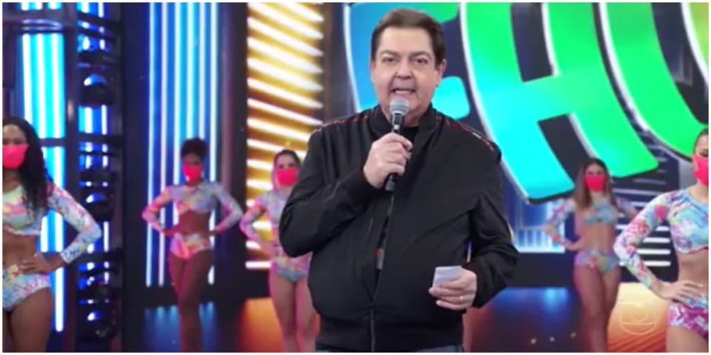 Faustão abre programa com anúncio às pressas, após confirmar demissão da Globo e emissora emitir recado