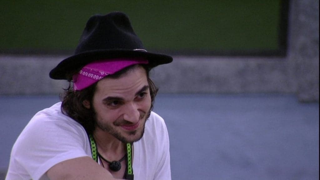 BBB21: Fiuk arranca a cueca, fica pulando e público vai ao delírio com tamanho do dote pra fora: "Perdi o rumo"