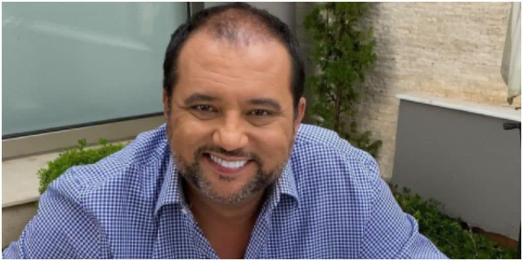 Geraldo Luís dá fim em silêncio, surge abraçado com parceiro e detona toda verdade que vive: "Amor pra vida toda"