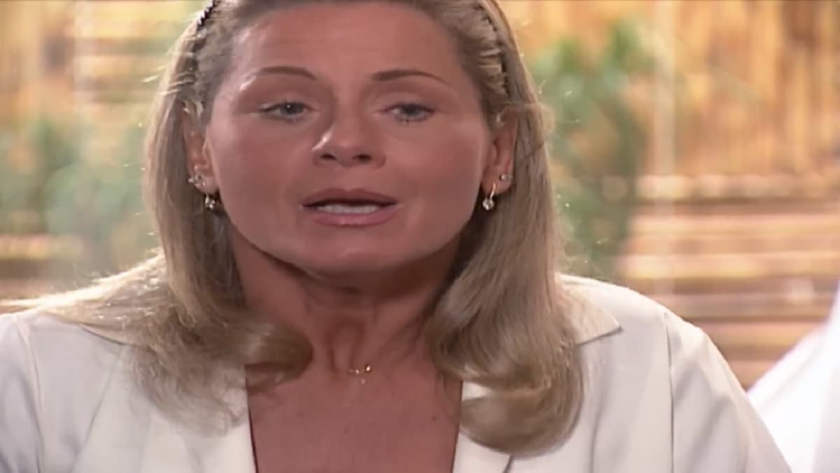Helena fiará abalada com triste notícia em Laços de Família (Foto: Reprodução/ Globo)