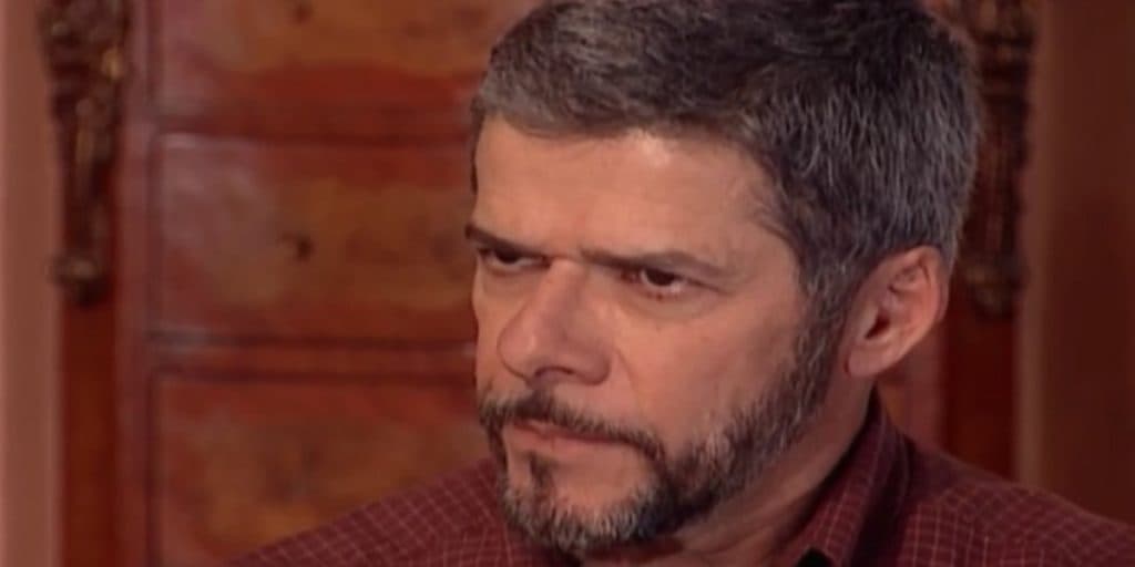 Laços de Família: Pedro quebra a cara com Helena e flagra grande amor aos beijos com Miguel