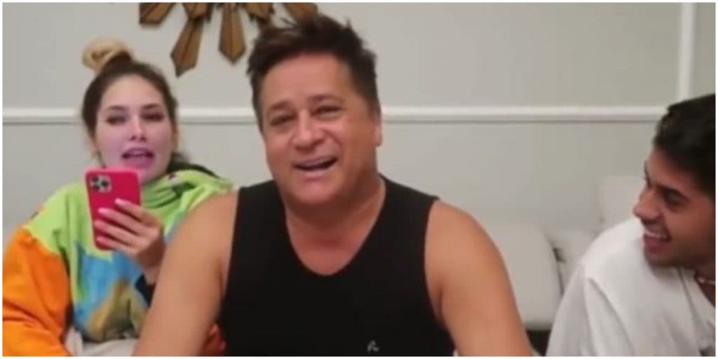 Leonardo responde perguntas de fãs com Virgínia e Zé Felipe