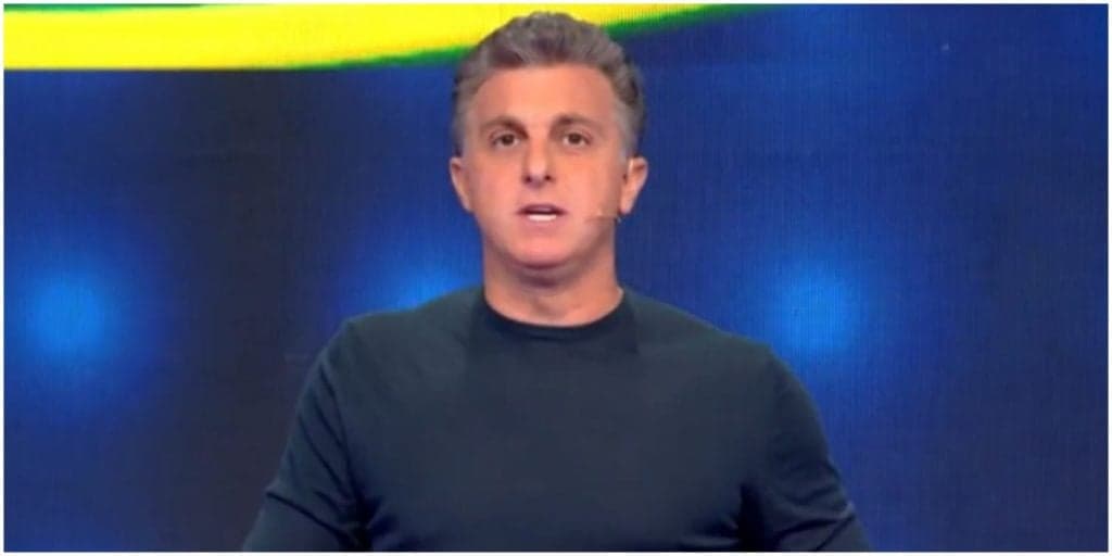 Luciano Huck invade programação da Globo às pressas, faz canal parar programa e comunica morte urgente: "Luto"