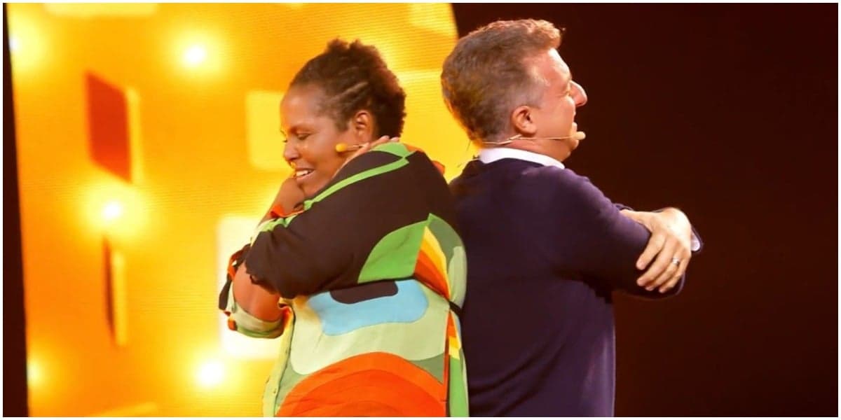Luciano Huck se emocionou com participante do The Wall (Foto: Reprodução) Luciano Huck se emocionou com participante do The Wall (Foto: Reprodução)