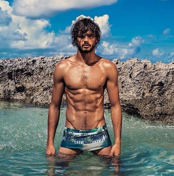Marlon Teixeira é modelo e estaria vivendo um romance com Débora Nascimento (Foto: Reprodução)