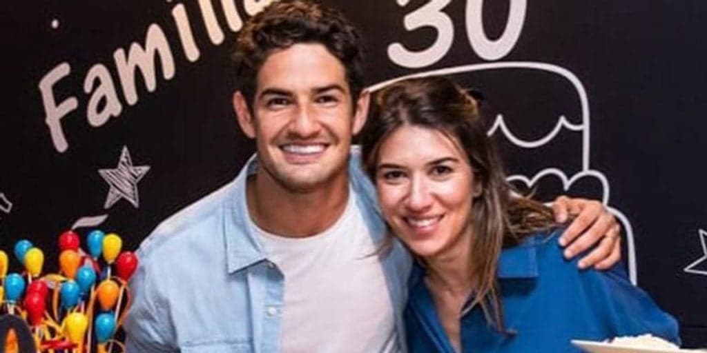 Pato será papai? Após dois anos de casamento com Rebeca, jogador posa sorridente e comemora