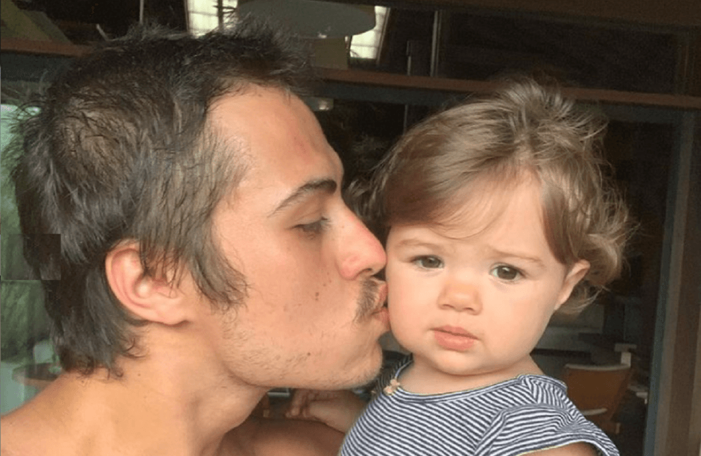 Filha de Tatá Werneck surge triste em vídeo ao se despedir do tio Francisco Vitti