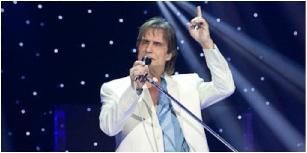 Roberto Carlos, após ver parceiro confirmar relacionamento, ignora o que foi falado e assume com foto: "Meu amor"