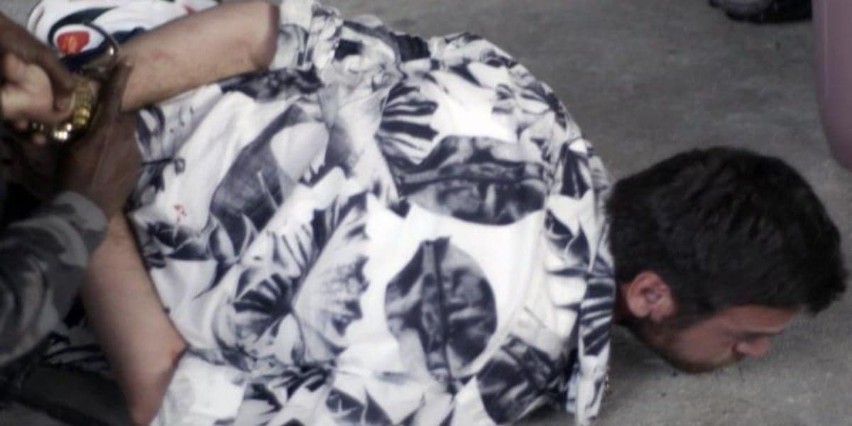 Rubinho é baleado e preso em A Força do Querer (Foto: Reprodução) Rubinho é baleado e preso em A Força do Querer (Foto: Reprodução)