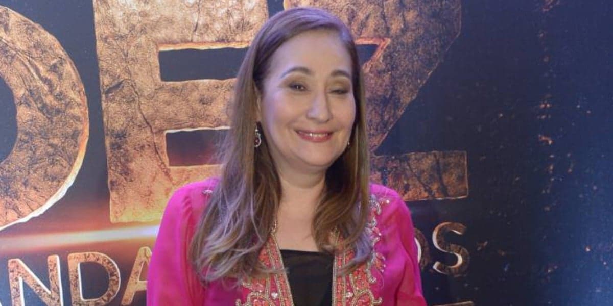 Sonia Abrão apresenta o programa "A Tarde é Sua", da RedeTV! (Foto: AgNews)