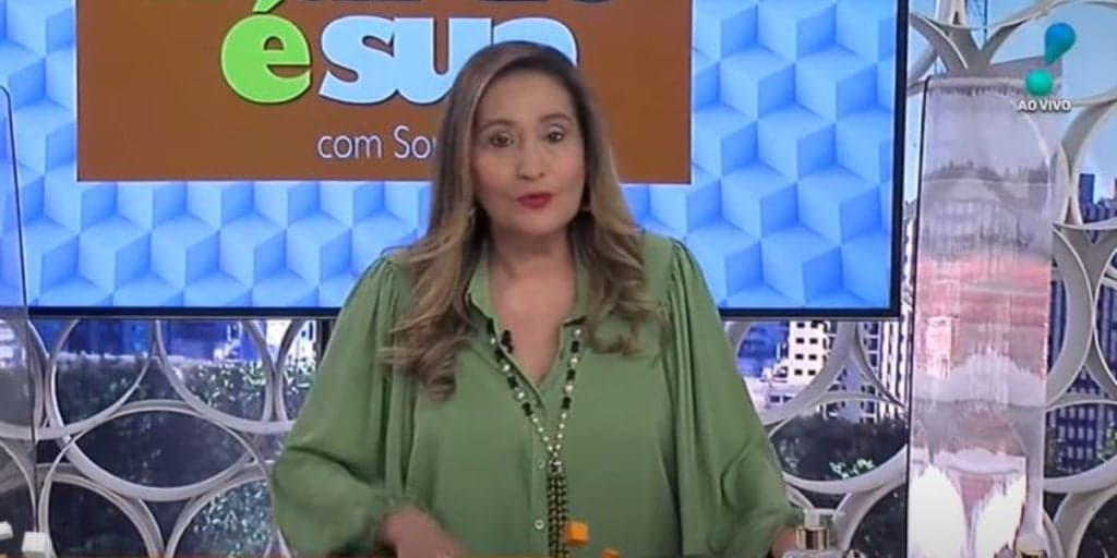 Sonia Abrão divulga escândalo ao vivo, áudio comprometedor é reproduzido e colunista abaixa cabeça em bancada