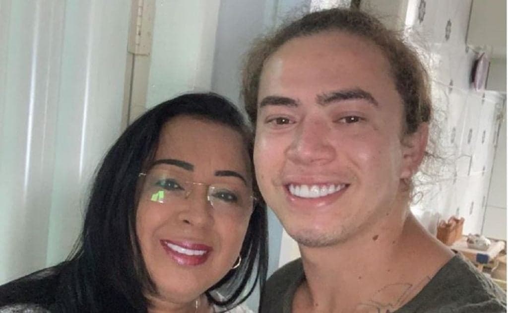 Após desaprovar namoro de Whindersson Nunes, mãe do humorista explica: "Não cabe a mim"
