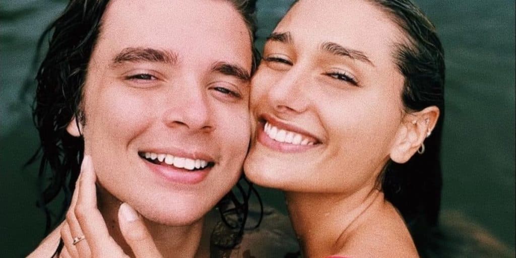 Namorado de Sasha a vê declarar amor por mulher