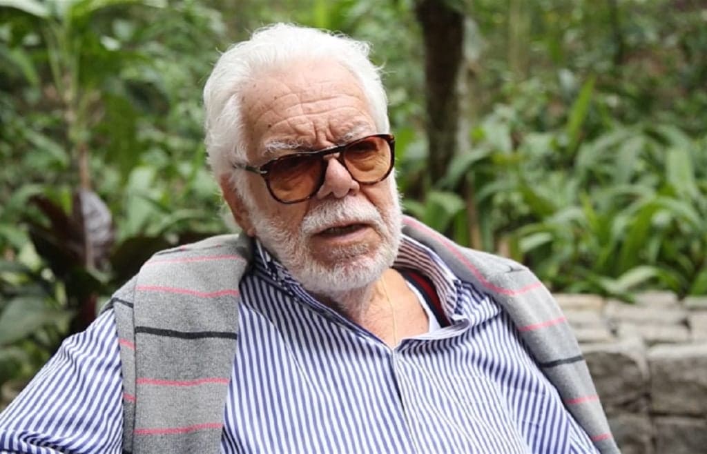 Autor da Globo Manoel Carlos, aos 87 anos toma vacina