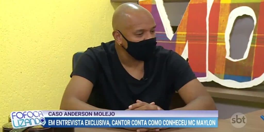 Anderson do Molejo, acusado de estuprar e penetrar rapaz de 21, é entrevistado e atacado ao vivo no Fofocalizando
