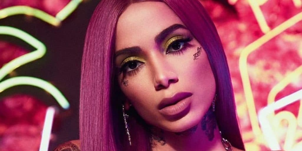 Infecção íntima coloca vida de Anitta em risco e foto de tatuagem anal da cantora vaza: “Altamente contaminada”
