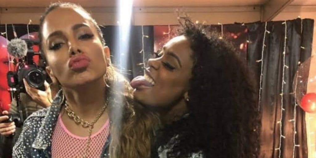 Treta! Anitta e MC Rebecca trocam farpas, deixam de se seguir nas redes sociais e cantora debocha: "quer biscoito"