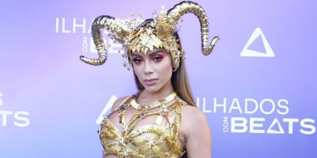 Anitta participa de sexo em grupo, conta detalhes quentes e choca: "Eu e mais três casais"