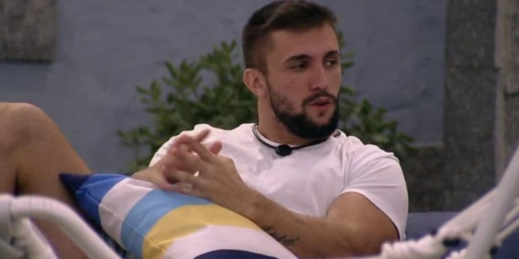 Arthur, do BBB21, expõe detalhe íntimo seu, fala sobre tamanho e impressiona com relato: "19 cm"