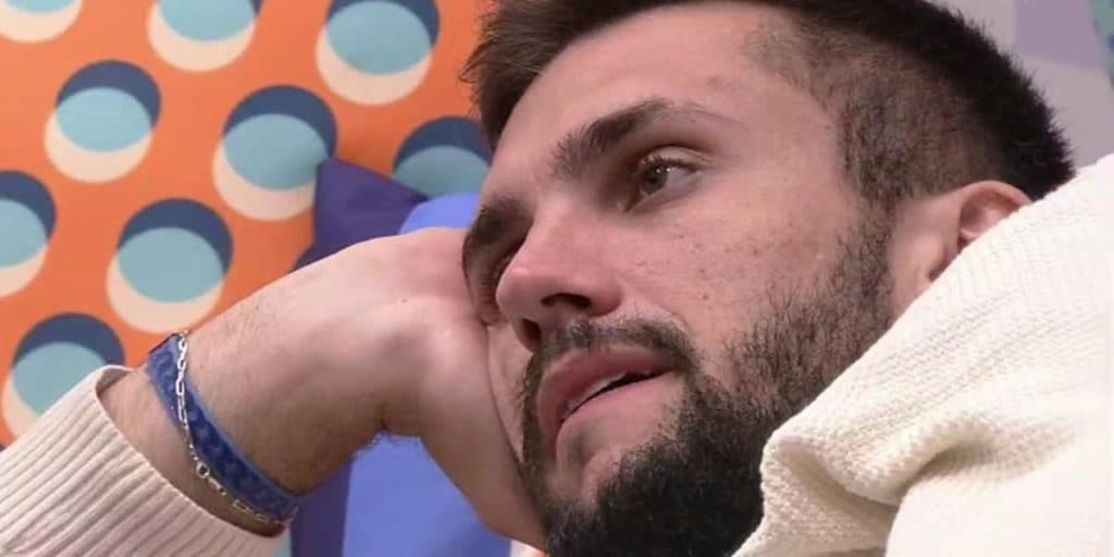 “BBB 21”: Arthur expõe agressão, ameaça dar porrada em participantes e Boninho é intimado às pressas na Globo