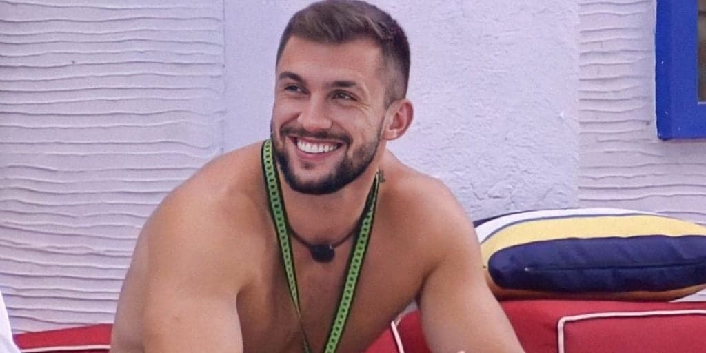 Confinado no “BBB 21”, Arthur Picoli tem nude vazado e público vai à loucura: “Gostoso”