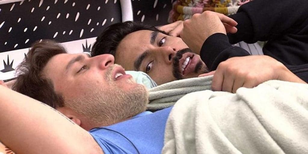BBB21: Rodolffo choca, faz avanço sexual em Caio e dispara: "Tira a calça e empina a bunda"