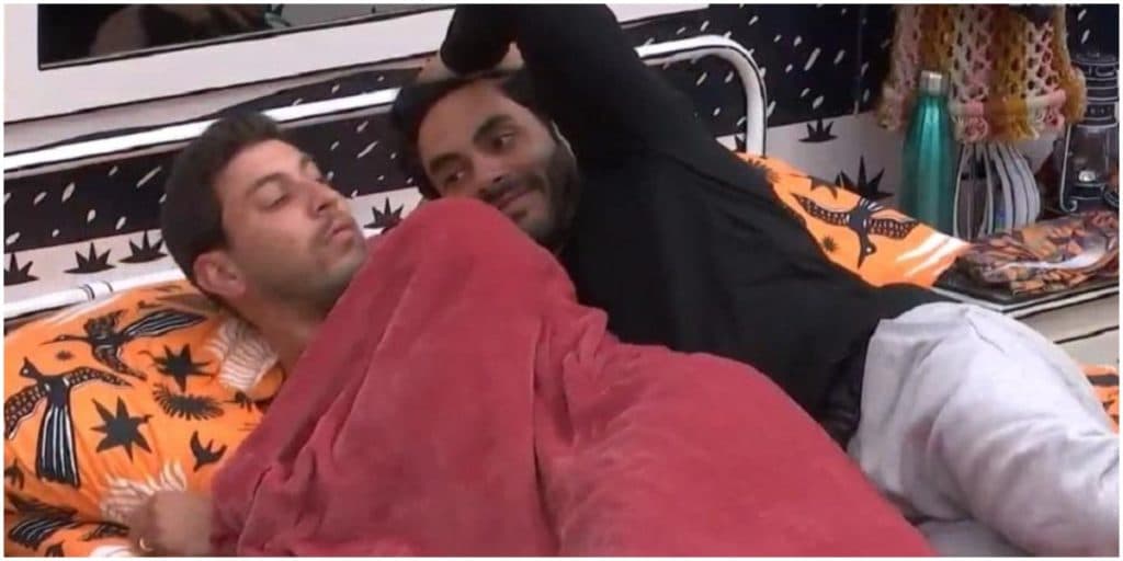 Fiuk flagra Caio e Rodolffo em clima íntimo no BBB21, escancara relação e brother afirma: "Fora"